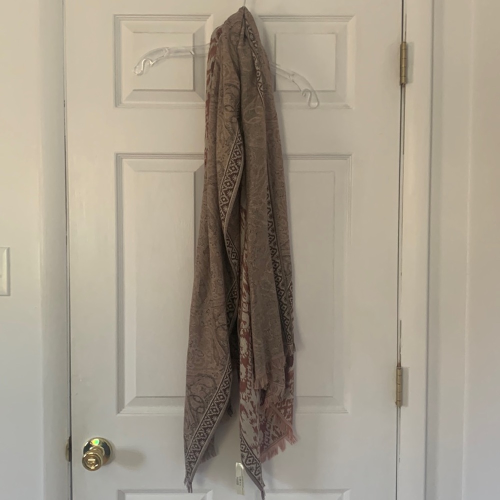 NWT Mauve Embroidered Paisley Patterned Scarf Shawl